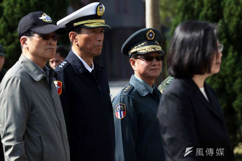 20190324-參謀總長李喜明上將（左二）將在今年7月屆齡退伍，日前已傳出參謀總長職務的接任人選可望由國防部軍政副部長沈一鳴上將、陸軍司令王信龍上將（右二）、海軍司令黃曙光上將3人中擇一出任。（蘇仲泓攝）