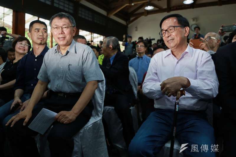 20190505_台北市長柯文哲(左)、前總統陳水扁(右)5日出席《堅持—陳水扁口述歷史回憶錄》新書發表會。(簡必丞攝) 20190505_台北市長柯文哲(左)、前總統陳水扁(右)5日出席《堅持—陳水扁口述歷史回憶錄》新書發表會。(簡必丞攝)