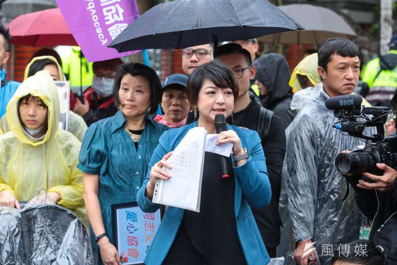 20190508-婚姻平權大平台總召集人呂欣潔與台灣同志家庭權益促進會8日帶著他們的孩子,到立院前召開「同志家庭沒有不同,退無可退挺政院版」記者會。(顏麟宇攝) 20190508-婚姻平權大平台總召集人呂欣潔與台灣同志家庭權益促進會8日帶著他們的孩子,到立院前召開「同志家庭沒有不同,退無可退挺政院版」記者會。(顏麟宇攝)