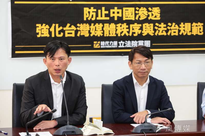 20190521-時代力量立委黃國昌(左)、徐永明(右)21日召開「防止中國滲透,強化台灣媒體秩序及法制規範」記者會。(顏麟宇攝) 20190521-時代力量立委黃國昌(左)、徐永明(右)21日召開「防止中國滲透,強化台灣媒體秩序及法制規範」記者會。(顏麟宇攝)