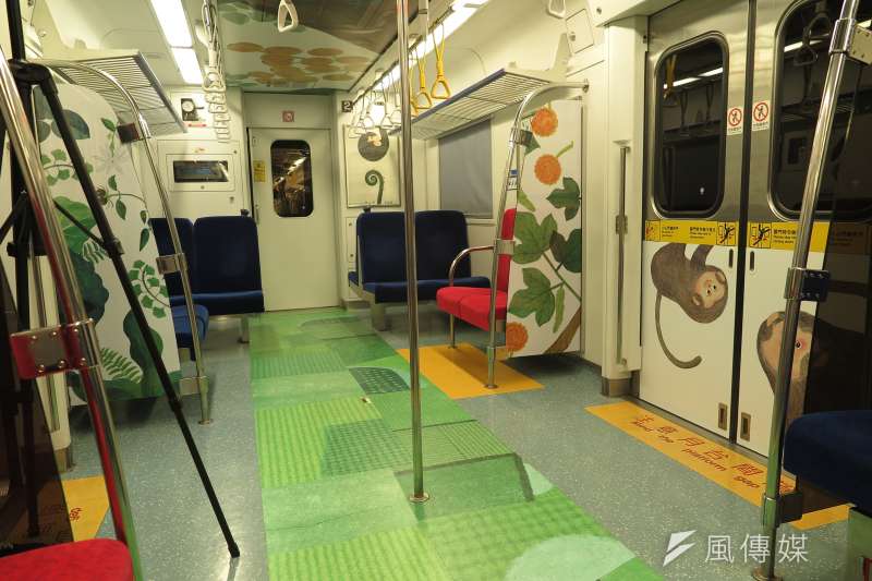 20190603_里山動物列車2.0,車廂內部也有彩繪。(廖羿雯攝) 20190603_里山動物列車2.0,車廂內部也有彩繪。(廖羿雯攝)