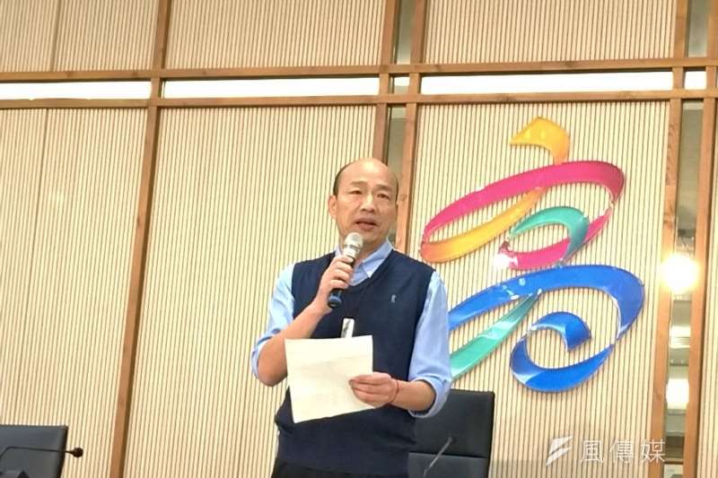 高雄市長韓國瑜出席行政院會,於會中提出「登革熱防疫」、「仁武產業園區」、「擴大捷運路網」、「發展南部國際機場」及「修正財政收支劃分法」等五項議案。(圖/徐炳文攝) 高雄市長韓國瑜出席行政院會,於會中提出「登革熱防疫」、「仁武產業園區」、「擴大捷運路網」、「發展南部國際機場」及「修正財政收支劃分法」等五項議案。(圖/徐炳文攝)