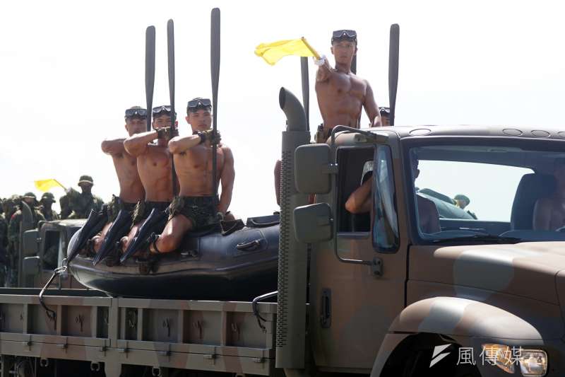 20190619-海軍陸戰隊兩棲偵搜大隊是陸軍101兩棲偵察營外另一支蛙人部隊,偵搜大隊轄屬各中隊分別具有反恐、水中爆破等不同強項,是國軍傳統勁旅之一。(蘇仲泓攝) 20190619-海軍陸戰隊兩棲偵搜大隊是陸軍101兩棲偵察營外另一支蛙人部隊,偵搜大隊轄屬各中隊分別具有反恐、水中爆破等不同強項,是國軍傳統勁旅之一。(蘇仲泓攝)