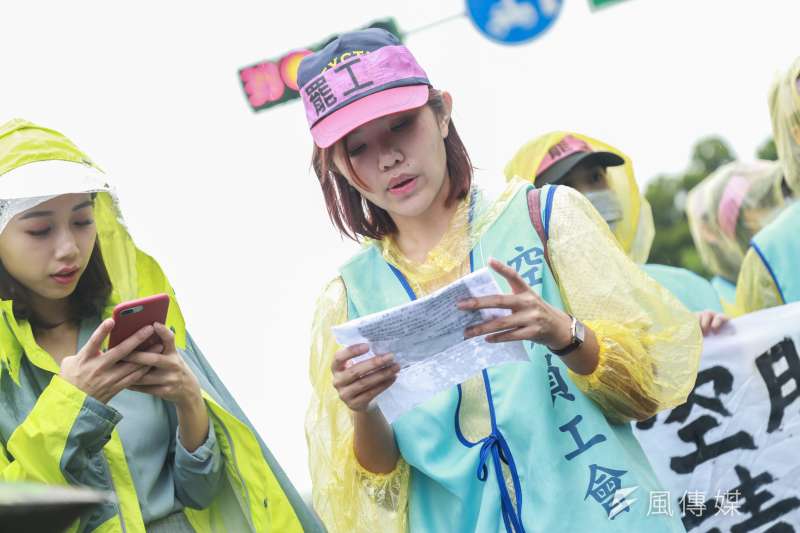 20190624-長榮空服員職業工會秘書長鄭雅菱24日出席「空服被關維也納,請蔡總統打破長榮威權」記者會。(簡必丞攝) 20190624-長榮空服員職業工會秘書長鄭雅菱24日出席「空服被關維也納,請蔡總統打破長榮威權」記者會。(簡必丞攝)
