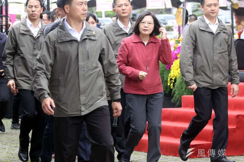 20190626-民進黨由總統蔡英文出馬爭取連任,蔡因現任身分,自然有一套國安系統維持其維安運作;今年11月後,除蔡英文之外的總統候選人只要於中選會完成正式登記,國安特勤一樣也會接手維安,依法提供候選人保護。(蘇仲泓攝) 20190626-民進黨由總統蔡英文出馬爭取連任,蔡因現任身分,自然有一套國安系統維持其維安運作;今年11月後,除蔡英文之外的總統候選人只要於中選會完成正式登記,國安特勤一樣也會接手維安,依法提供候選人保護。(蘇仲泓攝)