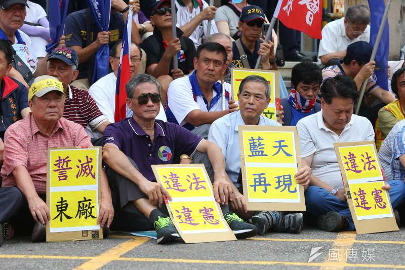 20190823-退休軍公教團體23日至司法院前抗議大法官會議不當解釋政府對軍公教退休俸改革案。(顏麟宇攝) 20190823-退休軍公教團體23日至司法院前抗議大法官會議不當解釋政府對軍公教退休俸改革案。(顏麟宇攝)