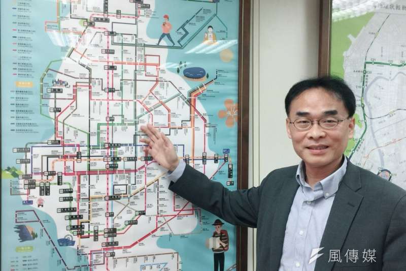 交通局長鄭永祥上任後專業出招，串聯大眾運輸系統加密 公車班距，引進小黃式公車取代原有偏鄉公車路線，並開闢公車駛 進大專院校，翻轉公車營運不佳魔咒，成果逐漸浮現。(圖／徐炳文)