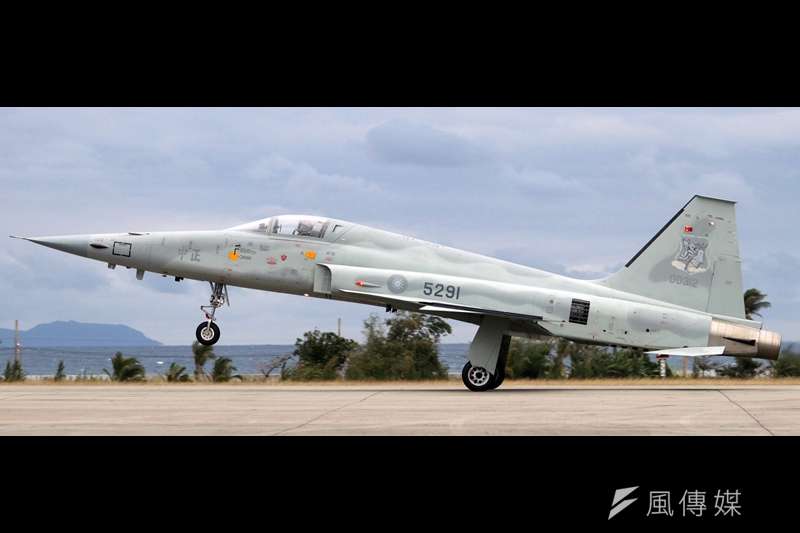 20190924-空軍現仍有一批F-5E/F戰機,平時駐防台東志航基地,在飛行員養成過程中,扮演「部訓機」的角色。未來在新式高教機「勇鷹號」服役後,F-5型機將逐步汰除,退出序列。(蘇仲泓攝) 20190924-空軍現仍有一批F-5E/F戰機,平時駐防台東志航基地,在飛行員養成過程中,扮演「部訓機」的角色。未來在新式高教機「勇鷹號」服役後,F-5型機將逐步汰除,退出序列。(蘇仲泓攝)