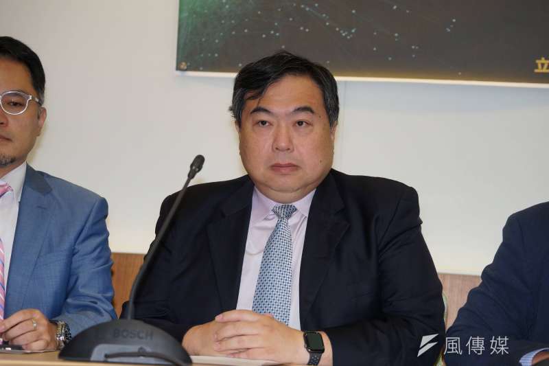 20191001-許毓仁立委主辦「AI要向前,法規要跟進」 記者會,聯合國世衛國際醫療資訊協會會長李友專出席。(盧逸峰攝) 20191001-許毓仁立委主辦「AI要向前,法規要跟進」 記者會,聯合國世衛國際醫療資訊協會會長李友專出席。(盧逸峰攝)