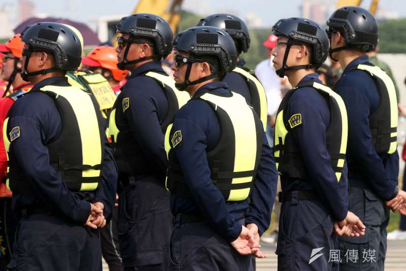 20191008-海軍水下作業大隊是軍方專業潛水團隊,平時負責包括艦艇水下檢查、水中未爆彈處理、焊燒、組裝等任務,因此人員對於潛水、水下作業、體能等要求和本質學能均非常嚴苛。(蘇仲泓攝) 20191008-海軍水下作業大隊是軍方專業潛水團隊,平時負責包括艦艇水下檢查、水中未爆彈處理、焊燒、組裝等任務,因此人員對於潛水、水下作業、體能等要求和本質學能均非常嚴苛。(蘇仲泓攝)