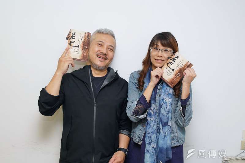 20191015-擊樂劇場《泥巴》於15日接受風傳媒專訪,導演李小平、作曲家洪千惠合影。(盧逸峰攝) 20191015-擊樂劇場《泥巴》於15日接受風傳媒專訪,導演李小平、作曲家洪千惠合影。(盧逸峰攝)