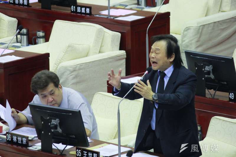 20191112-台北市議會12日進行市政總質詢,輪到「柯黑議員」民進黨台北市議員王世堅質詢。(方炳超攝) 20191112-台北市議會12日進行市政總質詢,輪到「柯黑議員」民進黨台北市議員王世堅質詢。(方炳超攝)