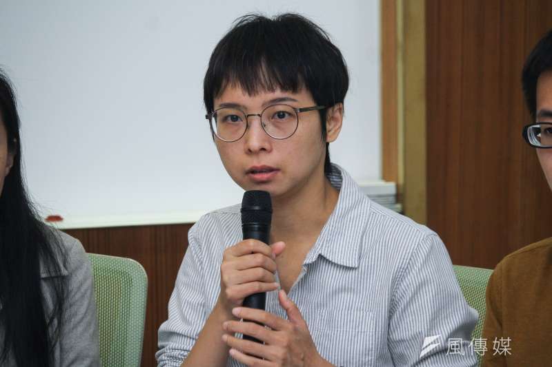 20191114-台灣同志諮詢熱線協會秘書長蔡瑩芝出席公民團體召開「性平教育才能阻止霸凌、政治惡意操弄撕裂台灣社會」聯合記者會。(蔡親傑攝) 20191114-台灣同志諮詢熱線協會秘書長蔡瑩芝出席公民團體召開「性平教育才能阻止霸凌、政治惡意操弄撕裂台灣社會」聯合記者會。(蔡親傑攝)