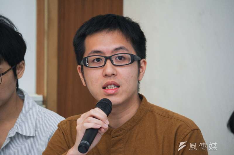 20191114-性別平等教育大平台專案經理林均諺出席公民團體召開「性平教育才能阻止霸凌、政治惡意操弄撕裂台灣社會」聯合記者會。(蔡親傑攝) 20191114-性別平等教育大平台專案經理林均諺出席公民團體召開「性平教育才能阻止霸凌、政治惡意操弄撕裂台灣社會」聯合記者會。(蔡親傑攝)
