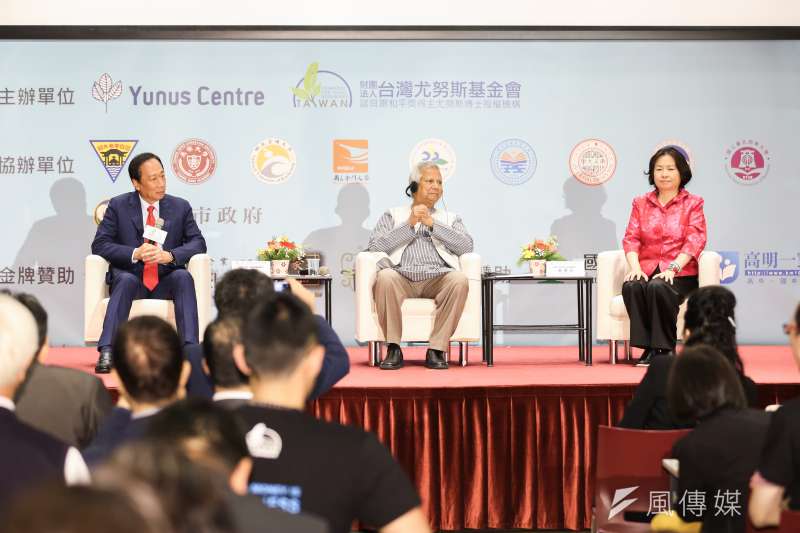 20191119-前鴻海董事長郭台銘(左)19日出席台灣尤努斯基金會-2019社會型企業東亞年會。(簡必丞攝) 20191119-前鴻海董事長郭台銘(左)19日出席台灣尤努斯基金會-2019社會型企業東亞年會。(簡必丞攝)