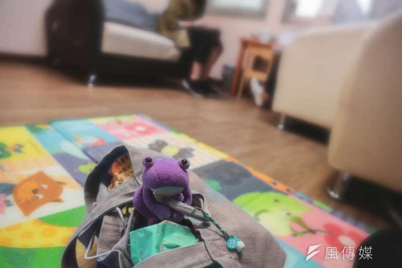 20191115-人工流產個案採訪。當事人衣服經變色處理。(簡必丞攝) 20191115-人工流產個案採訪。當事人衣服經變色處理。(簡必丞攝)