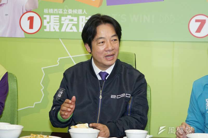 20191222-民進黨副總統參選人賴清德22日陪同立委張宏陸、羅致政直播品嚐板橋美食。(盧逸峰攝) 20191222-民進黨副總統參選人賴清德22日陪同立委張宏陸、羅致政直播品嚐板橋美食。(盧逸峰攝)