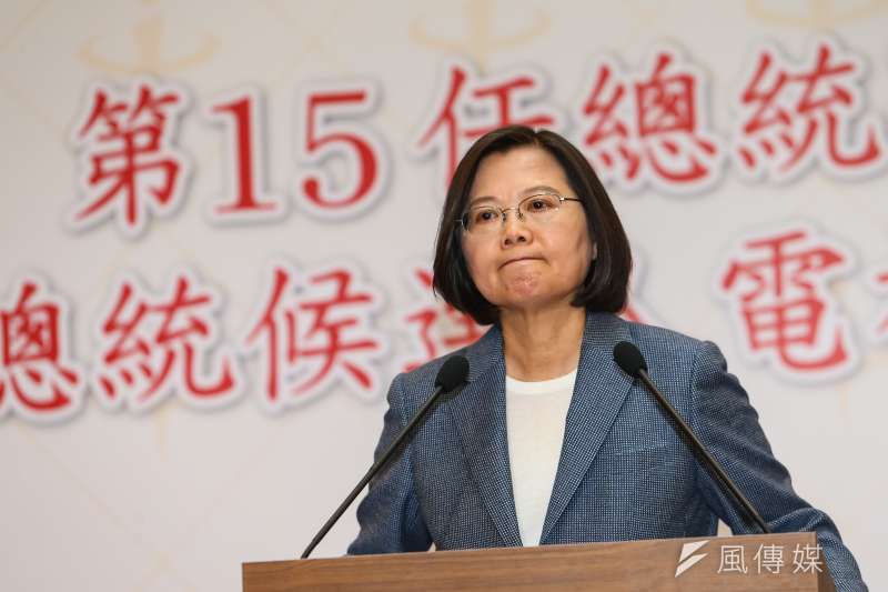20191225-民進黨總統候選人蔡英文25日於總統候選人政見發表會後,接受媒體聯訪。(顏麟宇攝) 20191225-民進黨總統候選人蔡英文25日於總統候選人政見發表會後,接受媒體聯訪。(顏麟宇攝)
