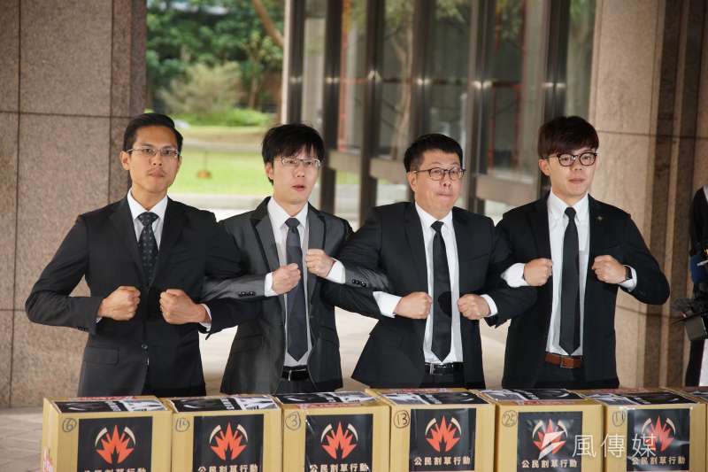 20191226-罷韓四君子26日至中選會提出高雄市長韓國瑜罷免案,李醫師、陳冠榮、尹立、張博洋出席。(盧逸峰攝) 20191226-罷韓四君子26日至中選會提出高雄市長韓國瑜罷免案,李醫師、陳冠榮、尹立、張博洋出席。(盧逸峰攝)