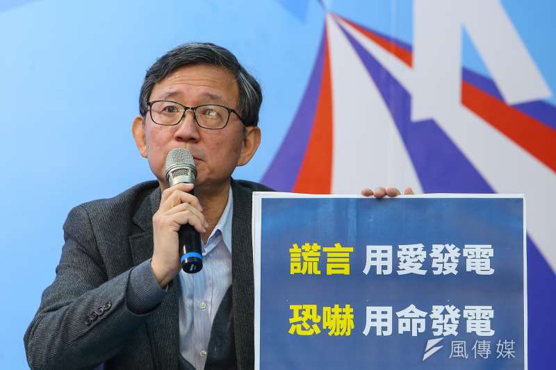 20191226-國政顧問團成員王明鉅教授26日召開「政見會蔡總統膨風的經濟數字釋疑」記者會。(顏麟宇攝) 20191226-國政顧問團成員王明鉅教授26日召開「政見會蔡總統膨風的經濟數字釋疑」記者會。(顏麟宇攝)