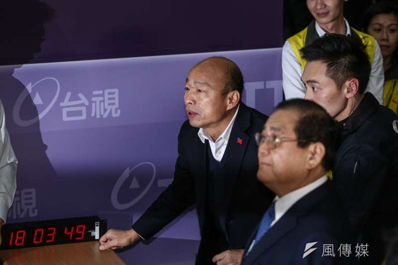 20191227– 第三場總統電視政見發表會,三位總統候選人入場畫面,總統參選人高雄市長韓國瑜。(陳品佑攝) 20191227– 第三場總統電視政見發表會,三位總統候選人入場畫面,總統參選人高雄市長韓國瑜。(陳品佑攝)
