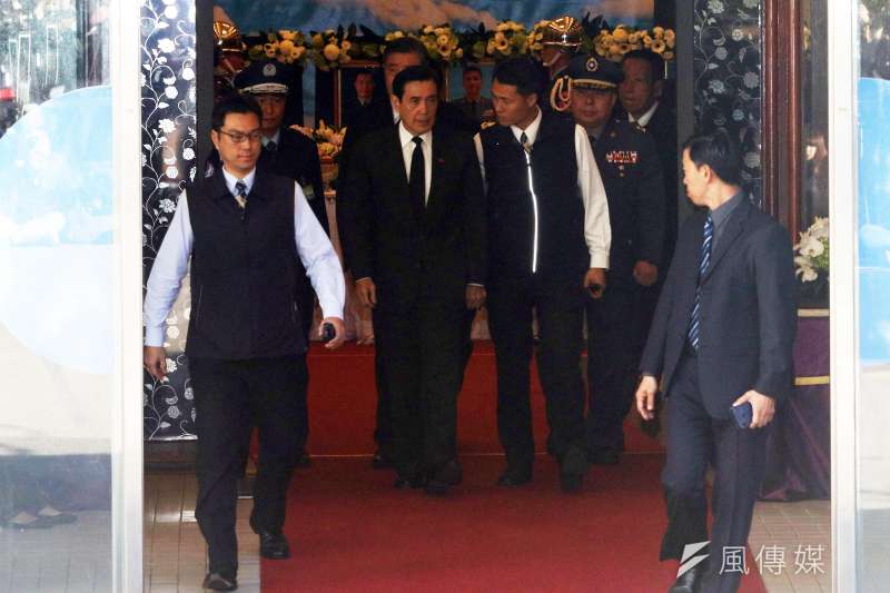 20200103-前總統馬英九3日前往三軍總醫院懷德廳弔唁本次事故殉職將士。(蘇仲泓攝) 20200103-前總統馬英九3日前往三軍總醫院懷德廳弔唁本次事故殉職將士。(蘇仲泓攝)