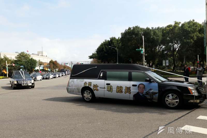 20200114-國防部在14日上午於空軍松指部舉行聯合公奠典禮,啟靈車隊由空軍松指部前往第二殯儀館。(蘇仲泓攝) 20200114-國防部在14日上午於空軍松指部舉行聯合公奠典禮,啟靈車隊由空軍松指部前往第二殯儀館。(蘇仲泓攝)