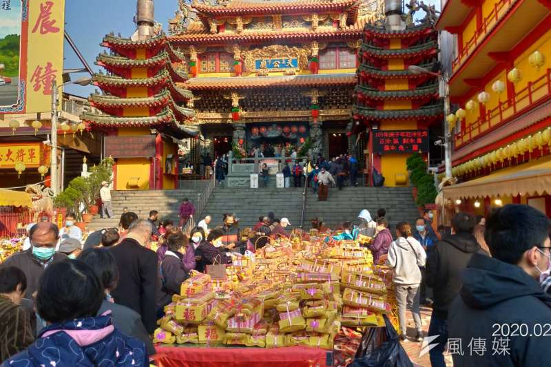 天公廟蒐集金紙準備集中燒化。(圖/徐炳文攝) 天公廟蒐集金紙準備集中燒化。(圖/徐炳文攝)