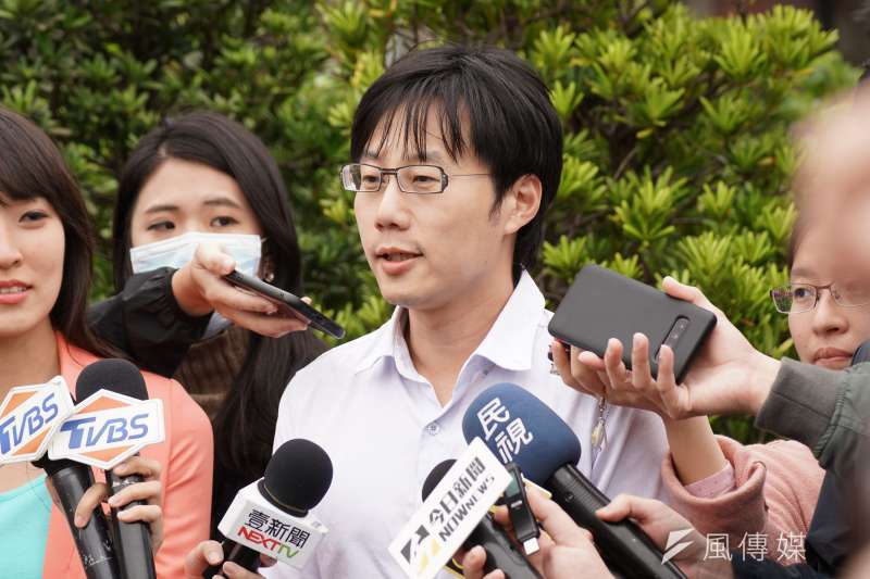 20200311-罷韓提案法定領銜人陳冠榮醫師11日到監察院接受監委約談。(盧逸峰攝) 20200311-罷韓提案法定領銜人陳冠榮醫師11日到監察院接受監委約談。(盧逸峰攝)