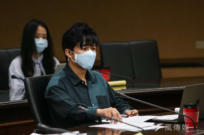20200327-大恆國際法律事務所長李荃和27日出席中選會「人工流產思考期」聽證會。(顏麟宇攝) 20200327-大恆國際法律事務所長李荃和27日出席中選會「人工流產思考期」聽證會。(顏麟宇攝)