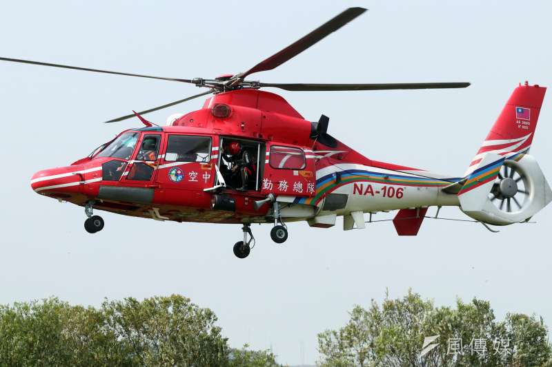 20200407-AS-365海豚直升機同型機。(資料照,蘇仲泓攝) 20200407-AS-365海豚直升機同型機。(資料照,蘇仲泓攝)