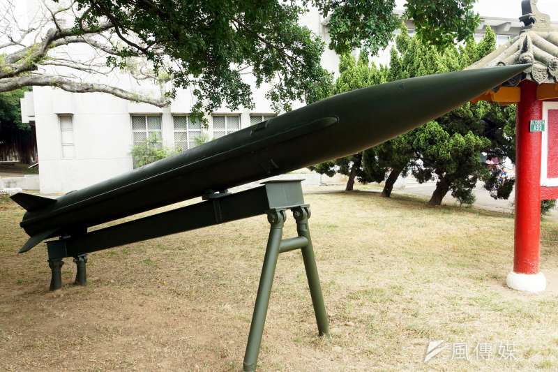 20200429-天弓防空飛彈自1980年起由我中科院展開研發生產工作,天弓一型至1993年成為完整戰力於國軍服役,迄今已衍生至天弓三型。圖為弓一飛彈問世多年,現在成功嶺營區內已可見到弓一彈體陳展。(蘇仲泓攝) 20200429-天弓防空飛彈自1980年起由我中科院展開研發生產工作,天弓一型至1993年成為完整戰力於國軍服役,迄今已衍生至天弓三型。圖為弓一飛彈問世多年,現在成功嶺營區內已可見到弓一彈體陳展。(蘇仲泓攝)
