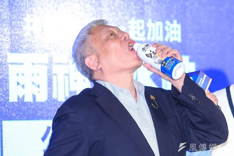 20200416-旺旺集團董事長蔡衍明16日出席「共同防疫一起加油,水神公益記者會」。(顏麟宇攝) 20200416-旺旺集團董事長蔡衍明16日出席「共同防疫一起加油,水神公益記者會」。(顏麟宇攝)