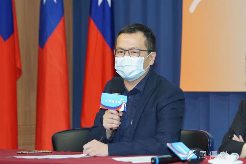 20200430-國民黨革實院舉行「全球百城募款挺革實院,洪秀柱發穿雲箭」記者會,院長羅智強主持。(盧逸峰攝) 20200430-國民黨革實院舉行「全球百城募款挺革實院,洪秀柱發穿雲箭」記者會,院長羅智強主持。(盧逸峰攝)