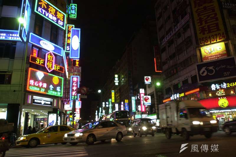 在勒令停業狀況持續下,不少八大行業工作者選擇退租出走「林森北路」。(林瑞慶攝) 在勒令停業狀況持續下,不少八大行業工作者選擇退租出走「林森北路」。(林瑞慶攝)