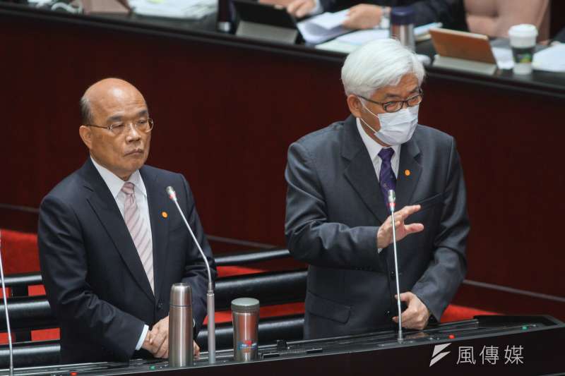 20200529-行政院長蘇貞昌(左)於立院1會期15次會議備詢,右為中選會主委李進勇。(蔡親傑攝) 20200529-行政院長蘇貞昌(左)於立院1會期15次會議備詢,右為中選會主委李進勇。(蔡親傑攝)