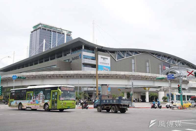 20200730-南港展覽館一館外觀一景。（盧逸峰攝）