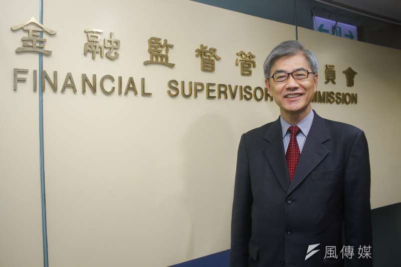 台灣現行不動產投資信託基金（REIT）採取信託架構發行，金管會(圖為金管會主委黃天牧)研議修正「證券投資信託及顧問法」條文，開放REIT採基金架構發行，未來採取雙軌併行制，讓業者營運更具彈性。（蔡親傑攝）