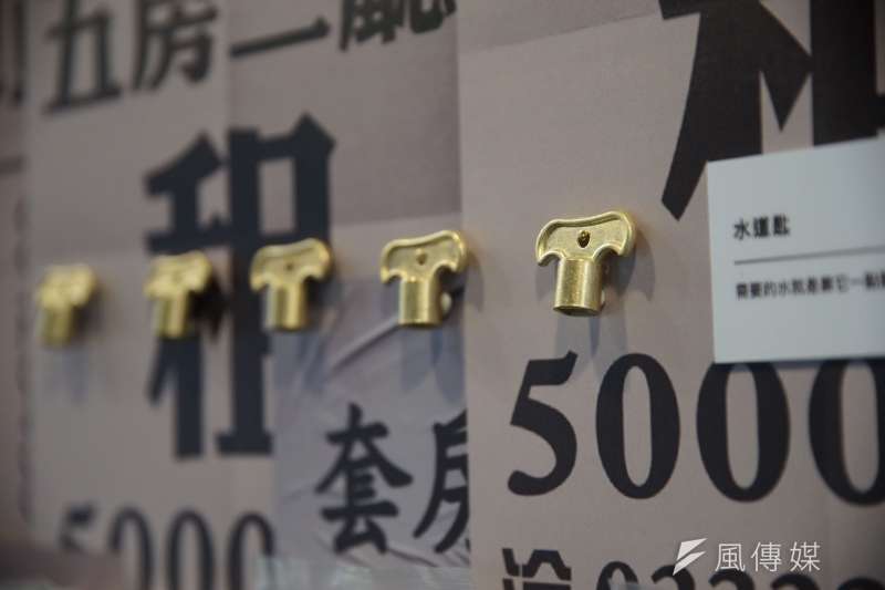 20200909-芒草心協會舉辦「防疫下的弱勢 x 無家者攝影展」活動,現場展示街友生活用品。(盧逸峰攝) 20200909-芒草心協會舉辦「防疫下的弱勢 x 無家者攝影展」活動,現場展示街友生活用品。(盧逸峰攝)