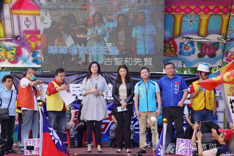 20201026-NCC於26日舉行中天新聞台換照聽證會,立委鄭正鈐、鄭麗文、許ˋ淑華、林為洲、李德維等到場聲援。(盧逸峰攝) 20201026-NCC於26日舉行中天新聞台換照聽證會,立委鄭正鈐、鄭麗文、許ˋ淑華、林為洲、李德維等到場聲援。(盧逸峰攝)