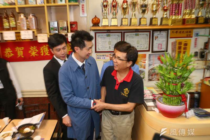 行政院秘書長李孟諺、發言人丁怡銘（左）已撤回假單，16日均將赴立院專案報告。（資料照，顏麟宇攝）