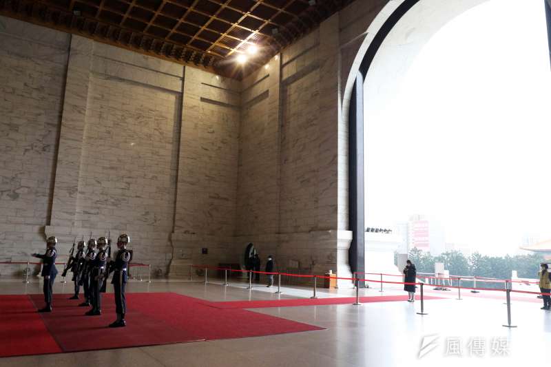 20210108-中正紀念堂目前由空軍儀隊負責執行禮兵勤務。(蘇仲泓攝) 20210108-中正紀念堂目前由空軍儀隊負責執行禮兵勤務。(蘇仲泓攝)