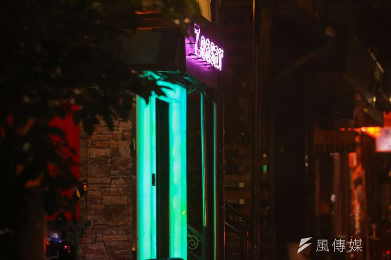 20210112-酒店組工會專題配圖,林森北路,鋼琴酒吧,八大行業,條通,霓虹燈。(顏麟宇攝) 20210112-酒店組工會專題配圖,林森北路,鋼琴酒吧,八大行業,條通,霓虹燈。(顏麟宇攝)