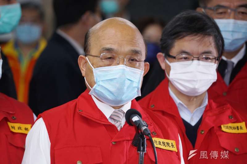 20210127-行政院長蘇貞昌(前)27日視察春節國際包裹檢疫流程。(盧逸峰攝) 20210127-行政院長蘇貞昌(前)27日視察春節國際包裹檢疫流程。(盧逸峰攝)