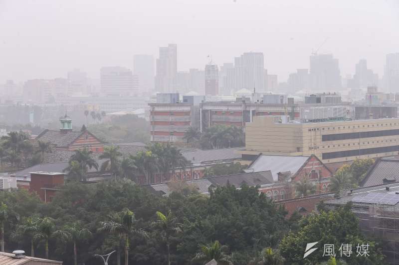 20210225-北部、竹苗到中部空氣品質達紅色警示等級,霧霾。(顏麟宇攝) 20210225-北部、竹苗到中部空氣品質達紅色警示等級,霧霾。(顏麟宇攝)