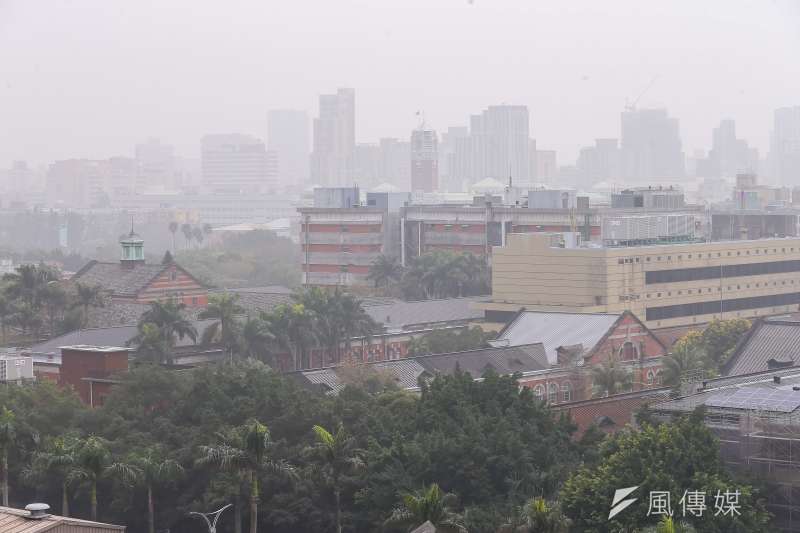 20210225-北部、竹苗到中部空氣品質達紅色警示等級，霧霾。（顏麟宇攝）