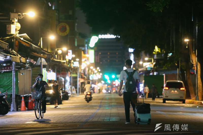 20210514-萬華夜市，廣州街夜市街道空景。（顏麟宇攝）