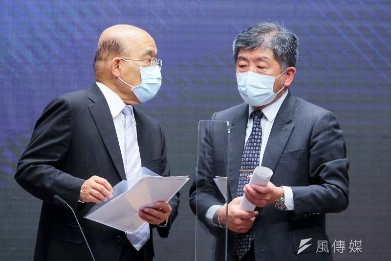 行政院長蘇貞昌(左)、衛福部長陳時中(右)宣布雙北進入第三級防疫警戒狀態。(顏麟宇攝)