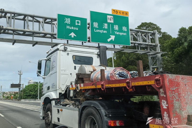 20210626-國道高速公路，交流道，大貨車，連結車。（顏麟宇攝）