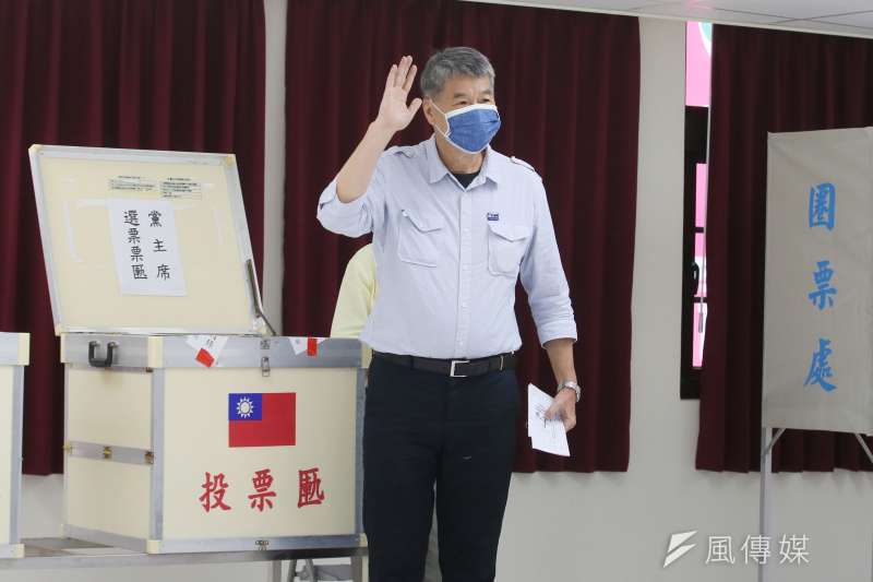 20210925-國民黨主席候選人張亞中25日出席黨主席及黨代表選舉投票。(柯承惠攝)